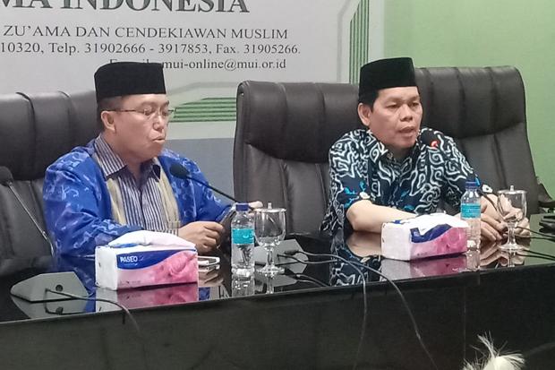 Wakil Sekjen MUI Amirsyah Tambunan (kanan) menjelaskan tentang rencana Kongres Umat Islam Indonesia (KUII) ke-7. Foto/SINDOnews/Raka Dwi Novianto